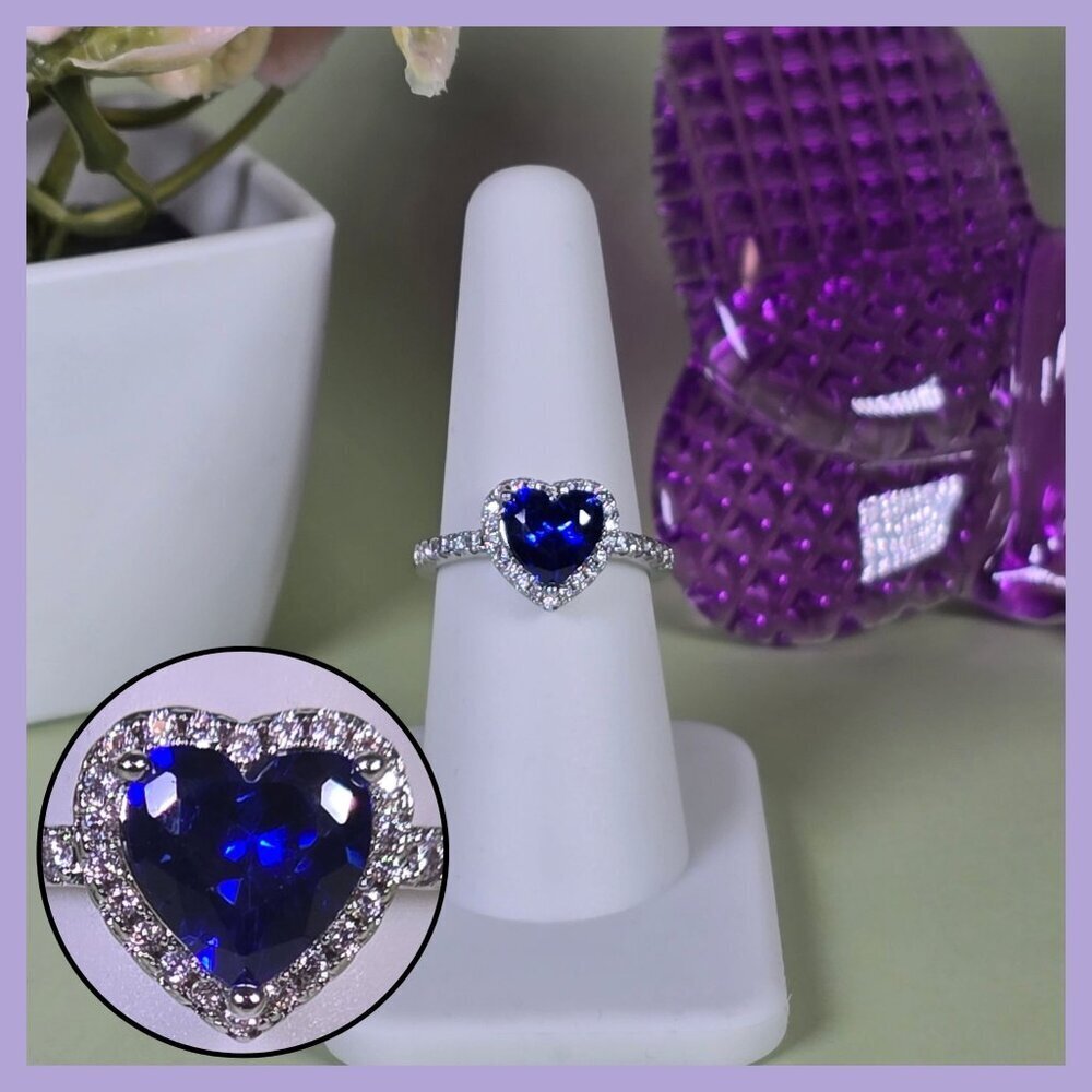 Blue Heart-Shaped Ring with Clear Halo Stones‎ (NWOT)